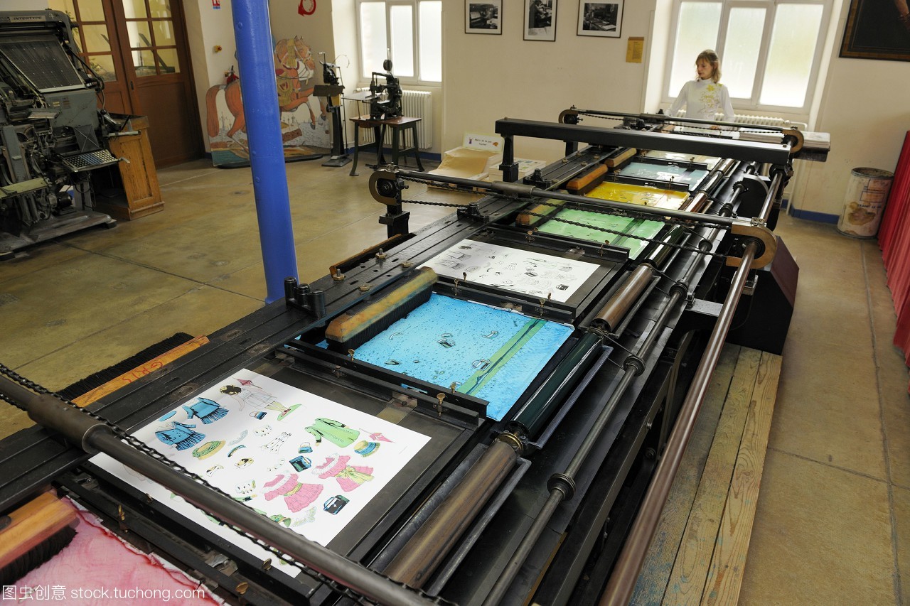 法國(guó),vosgesepinalcitedelimageimageriedepUNKepUNK印刷品,在19世紀(jì)末,pellerin專門為被稱為aquatype的圖像獲取機(jī)器